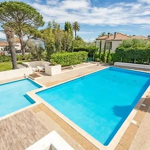 Appartement Studio A Tropez Avec Terasse Face A La Mer, Saint-Tropez
